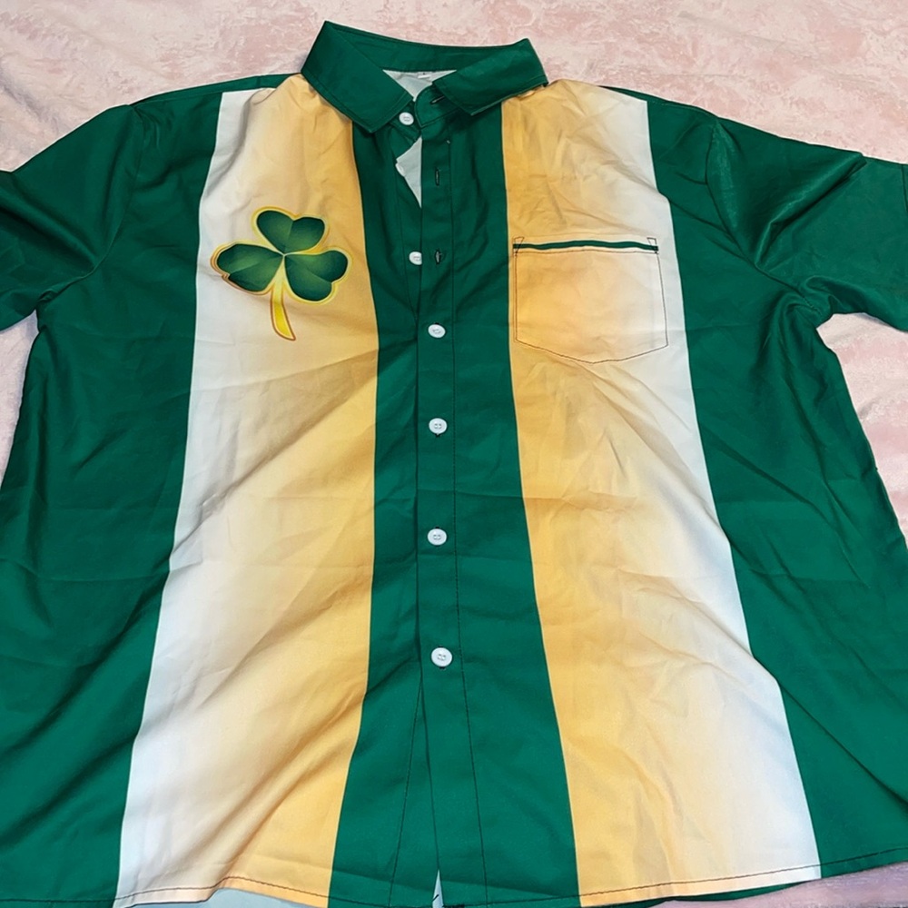 Mens lucky charm button down